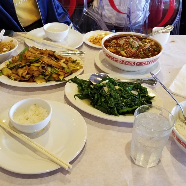 Снимок сделан в Lao Sze Chuan Restaurant пользователем Jerry J. 9/2/2018