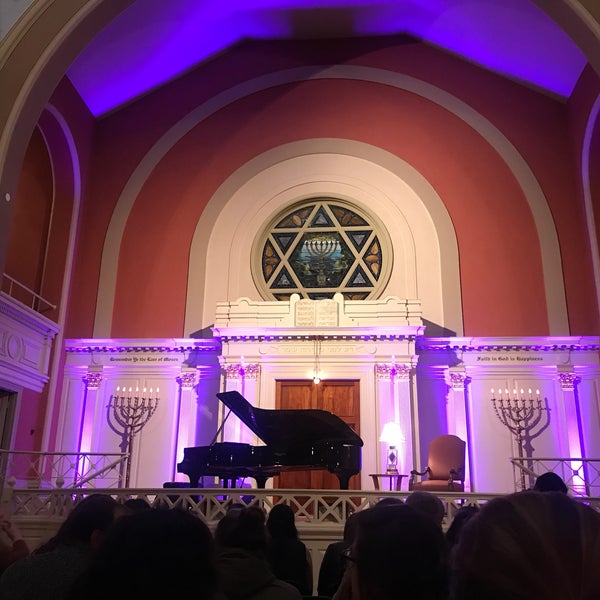 Das Foto wurde bei Sixth &amp; I Historic Synagogue von Mikala S. am 11/1/2017 aufgenommen