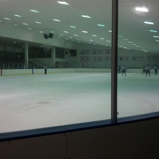 1/10/2013にBrandon H.がFort Dupont Ice Arenaで撮った写真