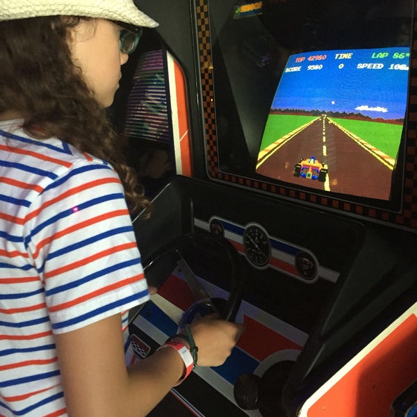 6/19/2016 tarihinde Bobby W.ziyaretçi tarafından High Scores Arcade'de çekilen fotoğraf