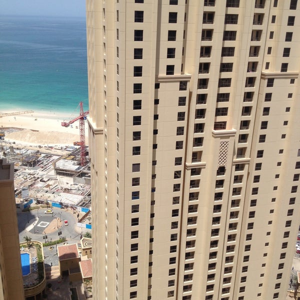 4/17/2013 tarihinde Александр Т.ziyaretçi tarafından Ramada Plaza Jumeirah Beach'de çekilen fotoğraf