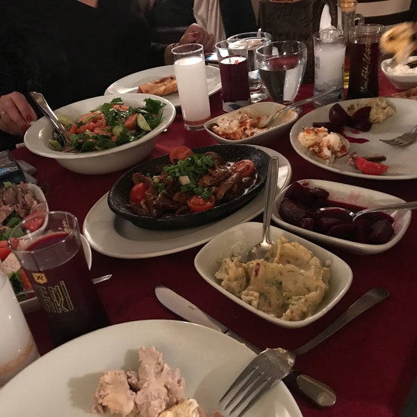2/10/2018 tarihinde Fuatziyaretçi tarafından Taşplak Restaurant'de çekilen fotoğraf