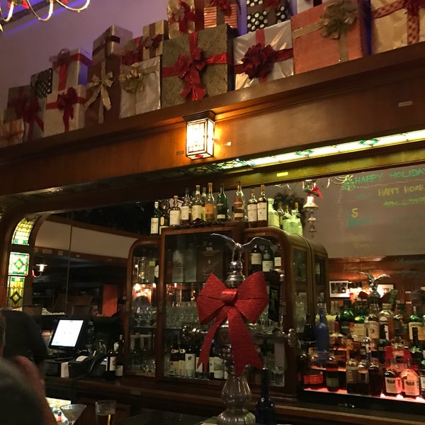 Foto tomada en Dobson&#39;s Bar &amp; Restaurant  por G I. el 12/2/2016