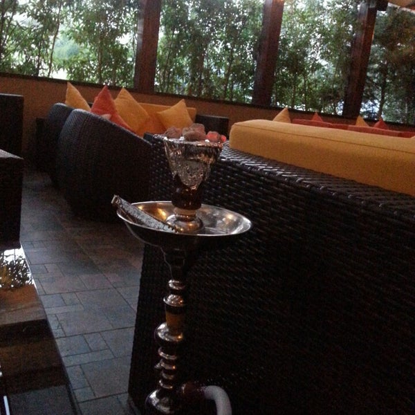 รูปภาพถ่ายที่ Vivid Restaurant &amp; Cafe Lounge โดย Hanadi เมื่อ 5/24/2013