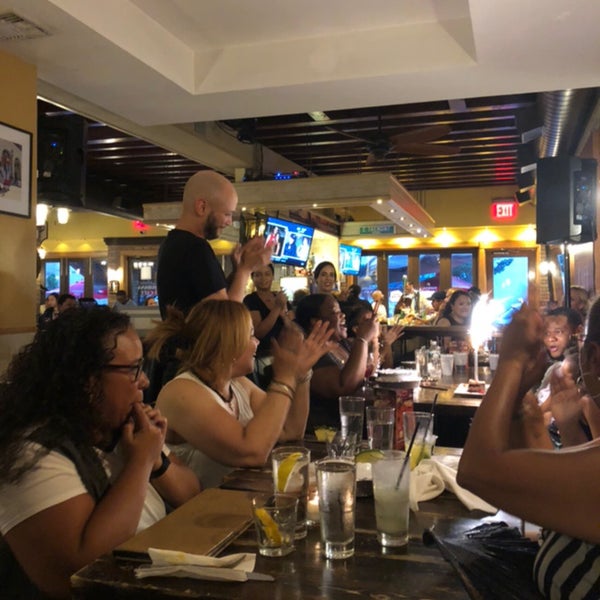 รูปภาพถ่ายที่ Havana Cafe โดย Alex A. เมื่อ 7/14/2019