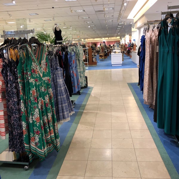 Photos at Von Maur - Central Omaha - 12 tips from 2329 visitors