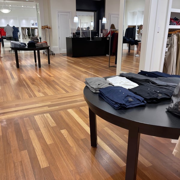 Banana Republic Clothing Store in Omaha