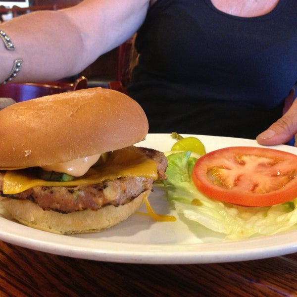 7/26/2013 tarihinde Ashley Rose S.ziyaretçi tarafından The Burger Saloon'de çekilen fotoğraf