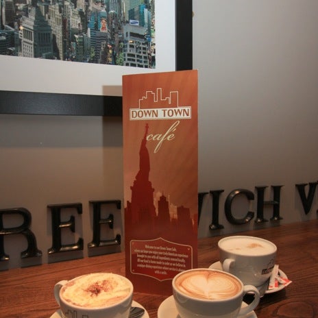 11/30/2012 tarihinde Vedat V.ziyaretçi tarafından Downtown Cafe'de çekilen fotoğraf