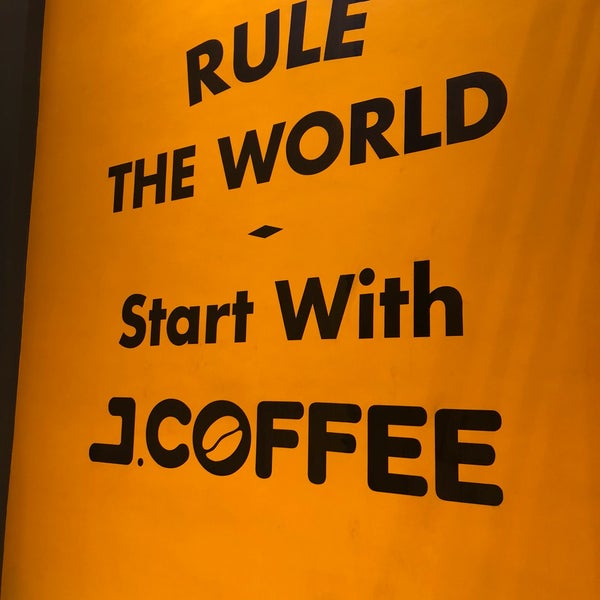 รูปภาพถ่ายที่ J.CO Donuts &amp; Coffee โดย لقمه . เมื่อ 10/15/2018