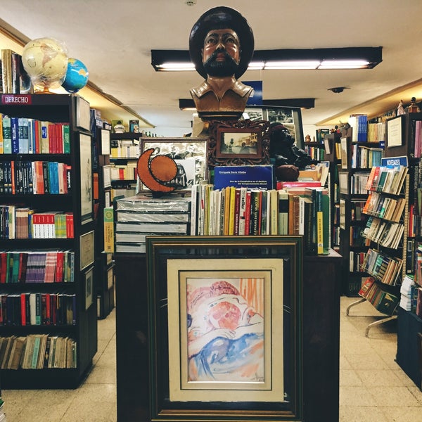 regular Final Retrato Fotos en Libreria Cultural Panameña - Ciudad de Panamá, Panamá
