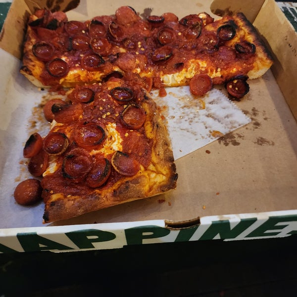 Снимок сделан в Prince Street Pizza пользователем Tae Kyung L. 5/25/2023