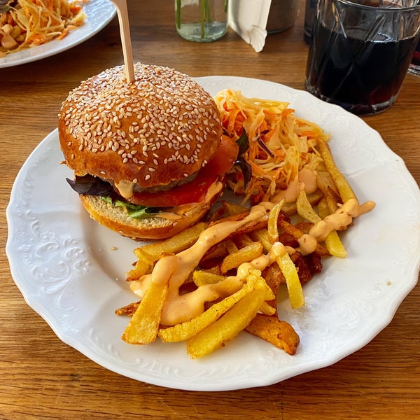I was there with my friends and according to them both soups and main meals were quite good. According to me, burger was average. Meat was well done and maybe mixed with something other than meat.
