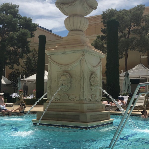 6/2/2019 tarihinde Lesley K.ziyaretçi tarafından Bellagio Pool'de çekilen fotoğraf