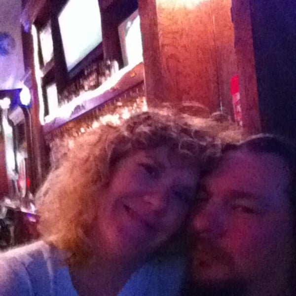 Foto diambil di Tin Lizzy Tavern oleh Kelly W. pada 12/24/2012