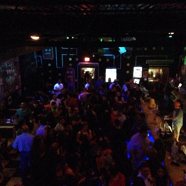 Foto diambil di Deloreans 80s Bar oleh Victor G. pada 11/16/2013