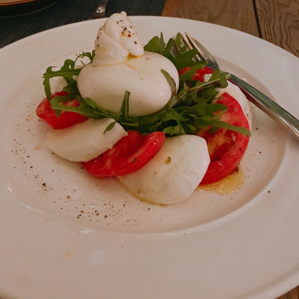 Foto diambil di Namo Pizzeria &amp; Italian Restaurant oleh Yoshikatsu M. pada 6/20/2019