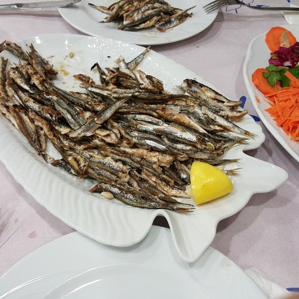 Photo taken at Kıyak Kardeşler Balık Restaurant by Fidan V. on 10/29/2017