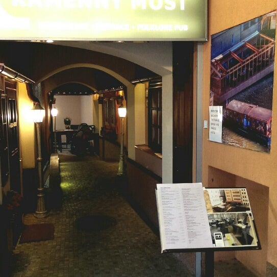 4/4/2014 tarihinde Dean Sziyaretçi tarafından Restaurant Kamenný Most'de çekilen fotoğraf