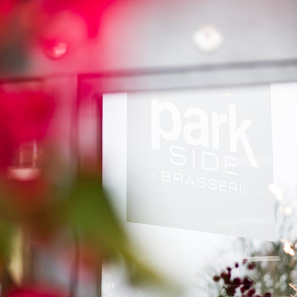 Foto tirada no(a) Park Side Brasserie por Park Side Brasserie em 3/9/2017