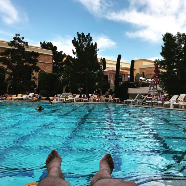 Foto tirada no(a) Wynn Las Vegas Pool por Joonmo K. em 6/15/2018