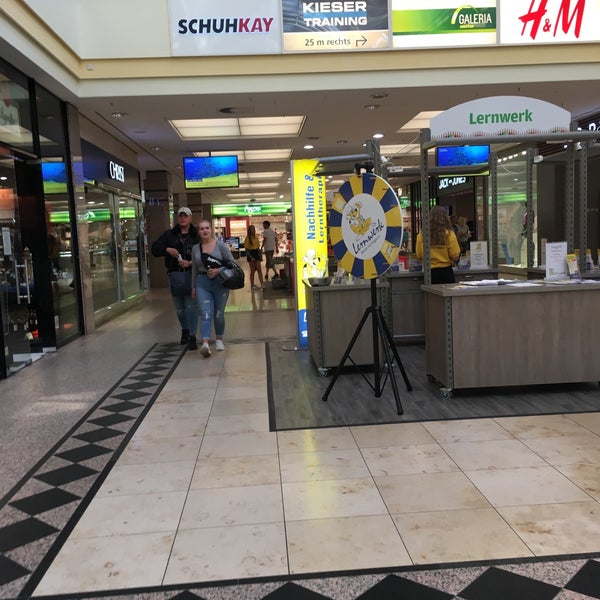 Das Foto wurde bei Alstertal-Einkaufszentrum (AEZ) von M- A. am 8/18/2018 aufgenommen