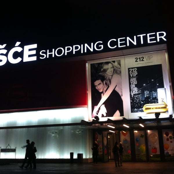 รูปภาพถ่ายที่ Ušće Shopping Center โดย Marija N. เมื่อ 4/13/2013
