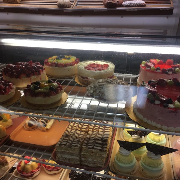 Foto tomada en Heidelberg Pastry Shoppe  por Scope E. el 6/27/2019