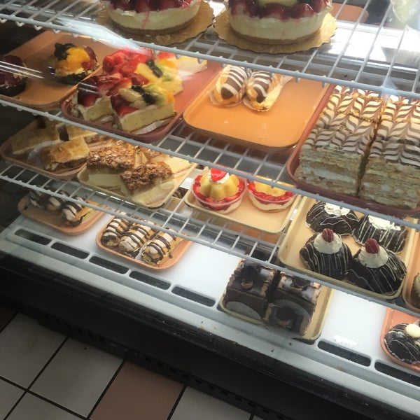 Das Foto wurde bei Heidelberg Pastry Shoppe von Scope E. am 6/27/2019 aufgenommen