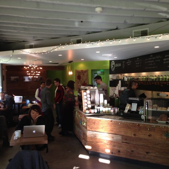 Foto scattata a OCF Coffee House da Lane R. il 12/13/2012