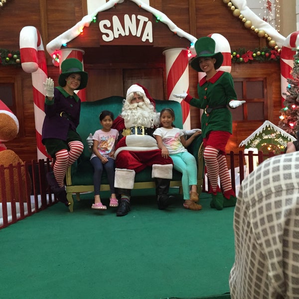 12/22/2015에 Denise B.님이 Mall del Sol에서 찍은 사진