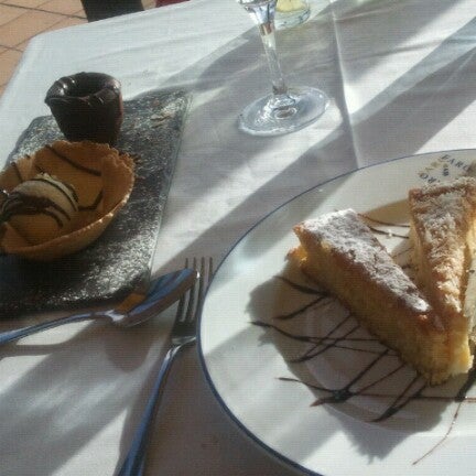 Foto diambil di Restaurante Faro oleh Noa P. pada 12/30/2012