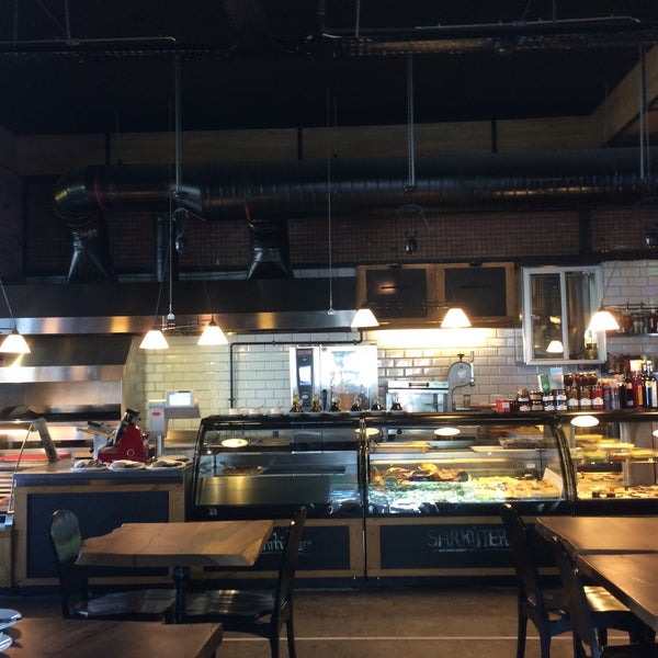7/12/2015 tarihinde Bahadır A.ziyaretçi tarafından Rafine Mutfak Steakhouse'de çekilen fotoğraf
