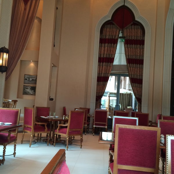 Das Foto wurde bei Mezlai Emirati Restaurant von Saleh A. am 3/21/2015 aufgenommen