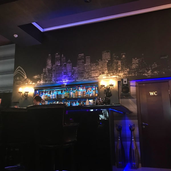 Foto diambil di One 2 One Lounge &amp; Restaurant oleh Eyüp Y. pada 3/12/2018