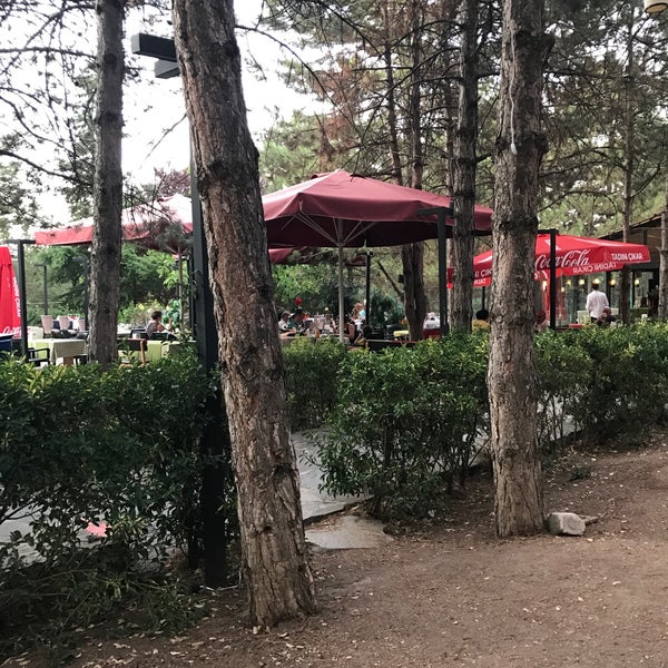 Das Foto wurde bei The Beer Garden von Sertaç am 8/3/2017 aufgenommen