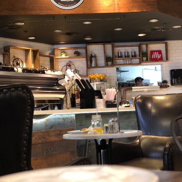 Photo taken at Crema Gourmet Espresso Bar by Sultan ♈️ on 1/15/2019