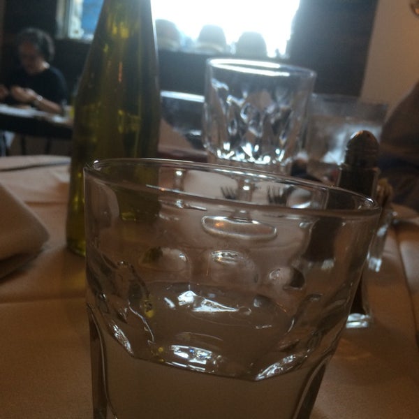Das Foto wurde bei Parthenon Restaurant &amp; Chevy Chase Lounge von Nevenka am 3/29/2014 aufgenommen