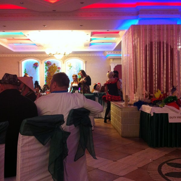 княжий двор в челябинске ресторан. княжий дворик на водном стадионе.