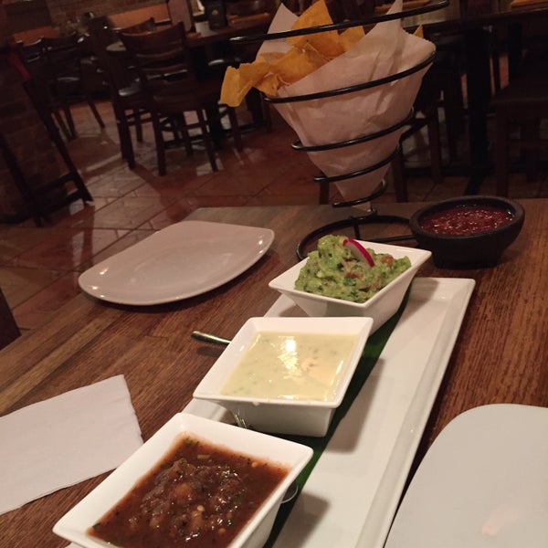 Photo taken at El Patron Restaurante Mexicano by Roberto R. on 10/30/2015