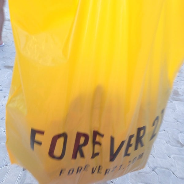 Photo taken at Forever 21 by Ara B. on 4/18/2014