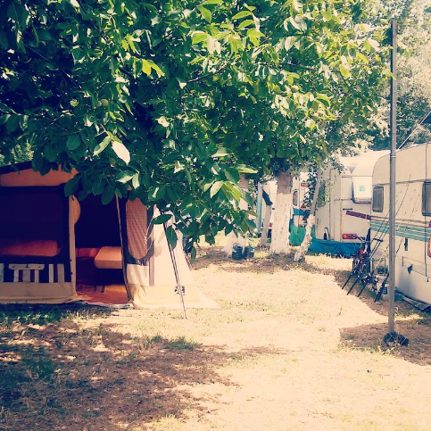 รูปภาพถ่ายที่ Yeşilim Camping Restaurant โดย Yeşilim Camping Restaurant เมื่อ 5/23/2017