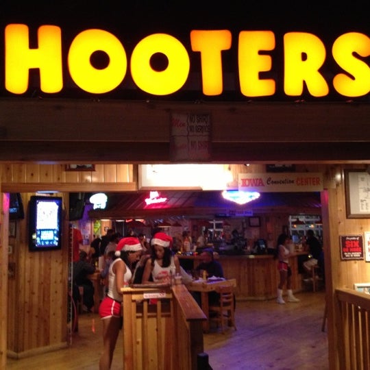Hooters Restaurant The Strip 50 tips from 4075 visitors