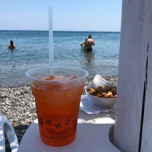 Das Foto wurde bei Ammos Beach Bar Kos von YlmzF am 7/20/2019 aufgenommen