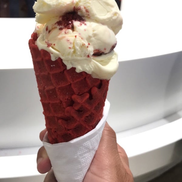 Das Foto wurde bei Sprinkles Beverly Hills Ice Cream von Sultan .. am 8/23/2017 aufgenommen