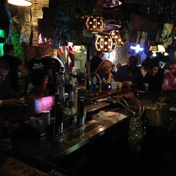 Photo prise au Chuck&#39;s Bar par Barry L. le11/17/2013