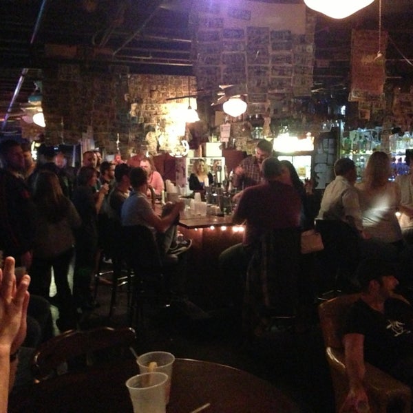 Foto diambil di Chuck&#39;s Bar oleh Barry L. pada 11/24/2013