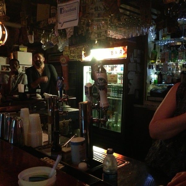 Photo prise au Chuck&#39;s Bar par Barry L. le11/23/2013