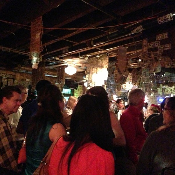 Photo prise au Chuck&#39;s Bar par Barry L. le12/7/2013