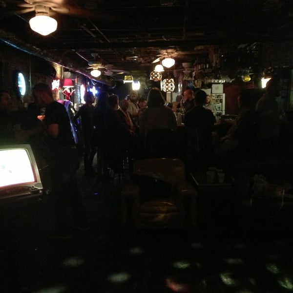 Foto tirada no(a) Chuck&#39;s Bar por Barry L. em 3/22/2014